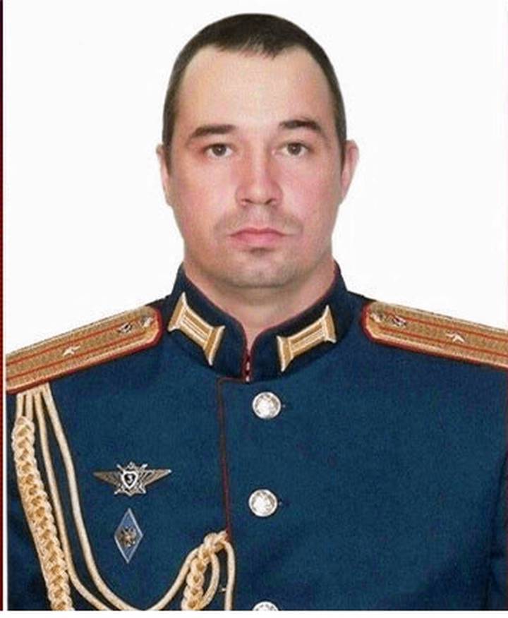 Офицеры и сержанты сдерживают натиск коварного врага