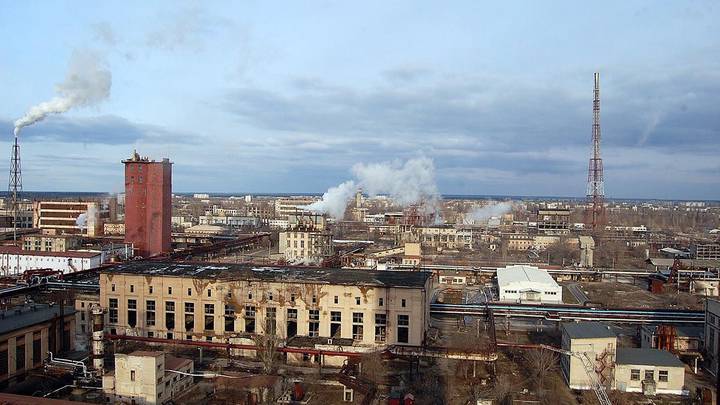 Более 500 мирных жителей эвакуировали с завода «Азот» в Северодонецке