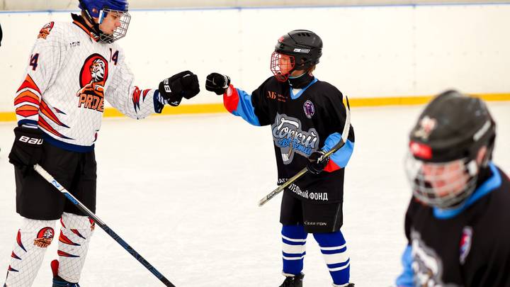 Соперники благодарят друг друга за игру