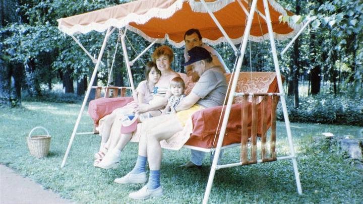 С семьей на даче, 1989 г. / Фото: РИА Новости