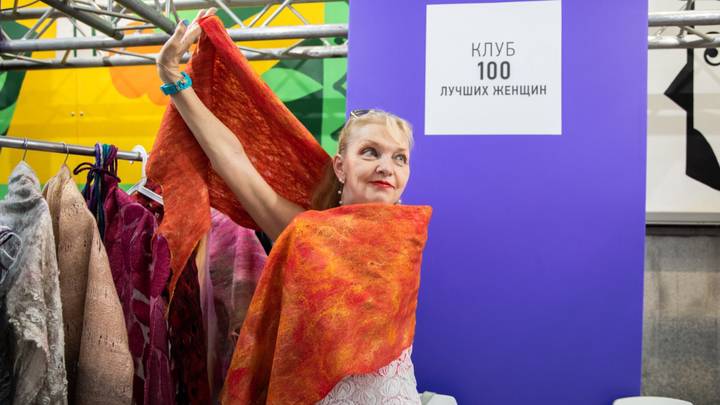 Выпускницы Акселераторов 50+ центра «Моя карьера» представили свои работы на Московской неделе моды