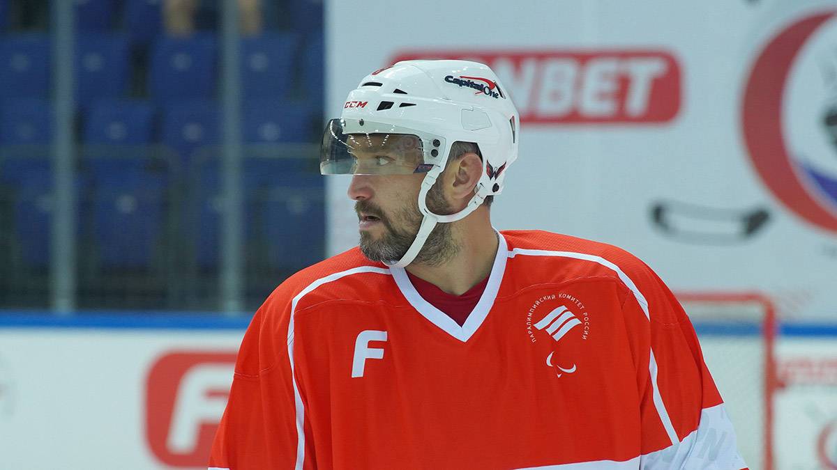 Овечкин получил удар по лицу за успешный силовой прием в матче НХЛ с канадцами 