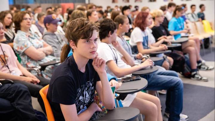 Профориентационный проект для подростков «Лето моей карьеры» стартовал в Москве