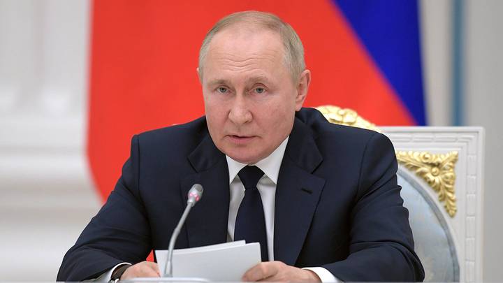 Путин: Россия ответит на угрозы не только бронетехникой