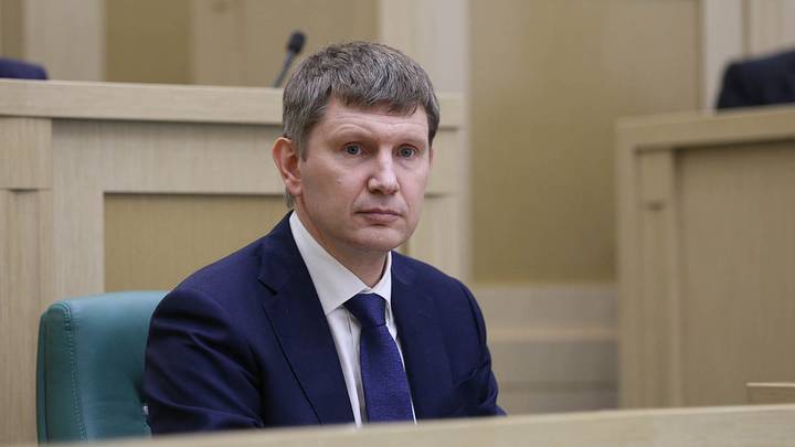 Решетников заявил, что безработица в РФ отойдет от минимальной отметки осенью этого года