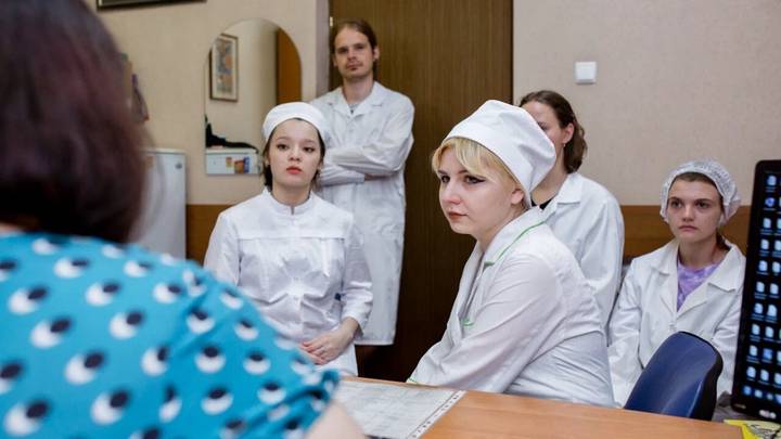 Ирина Федоренко проводит планерку с практикантами