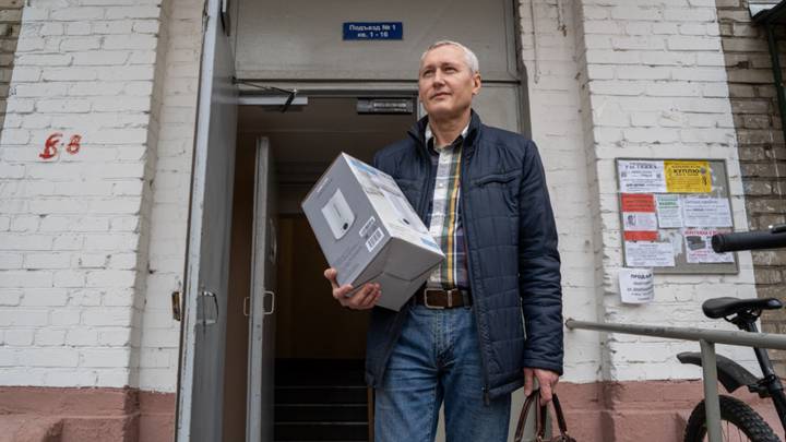 Новоселье хранителя галереи: первый житель Басманного района переехал в дом с уникальной архитектурой