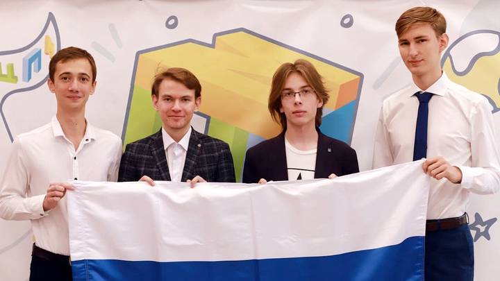 Школьники из Москвы завоевали золотые медали на международных олимпиадах по биологии и химии