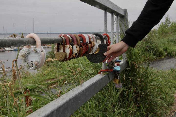 Замки на «мосту любви»