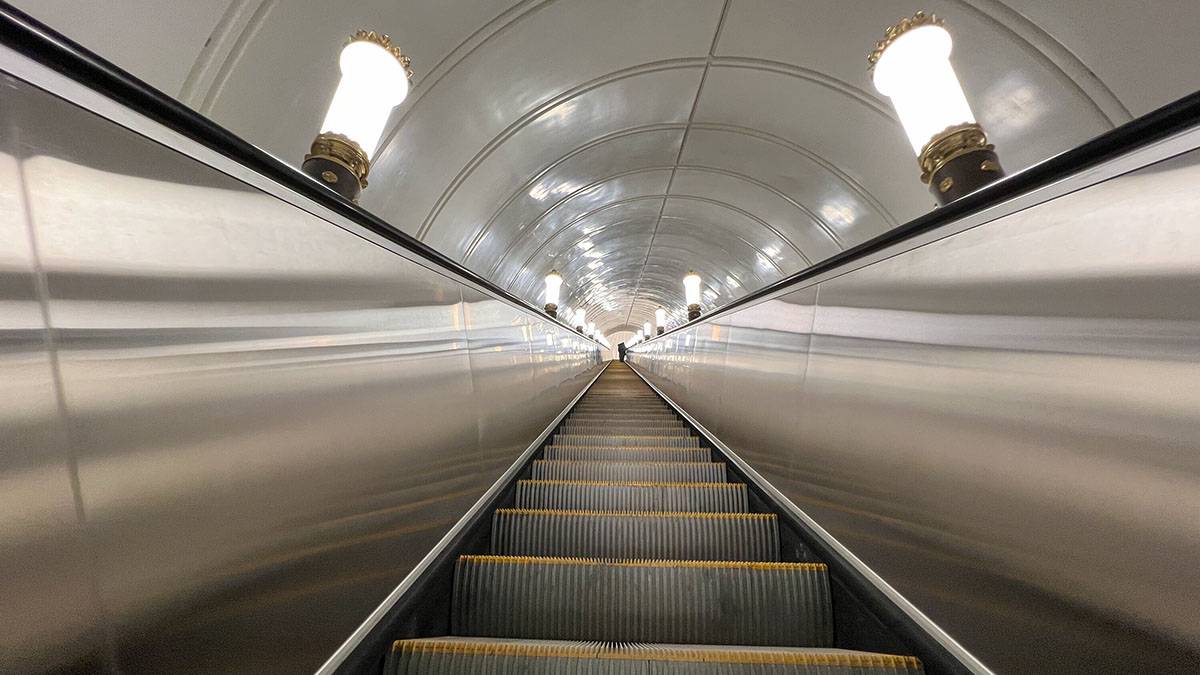 Эскалатор на станции метро «Лубянка» закроют на ремонт с 11 мая по 30 июня
