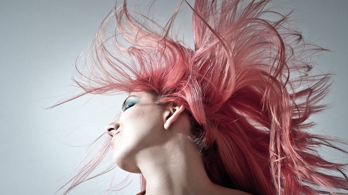 Парикмахер Веденеева назвала главные ошибки при домашнем окрашивании волос
