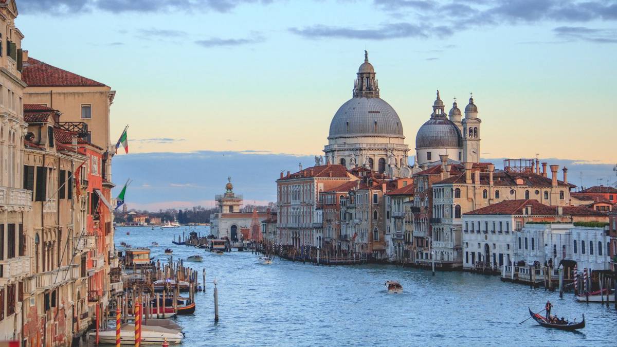 Блогер рассказала о самых странных туристических запретах в Венеции