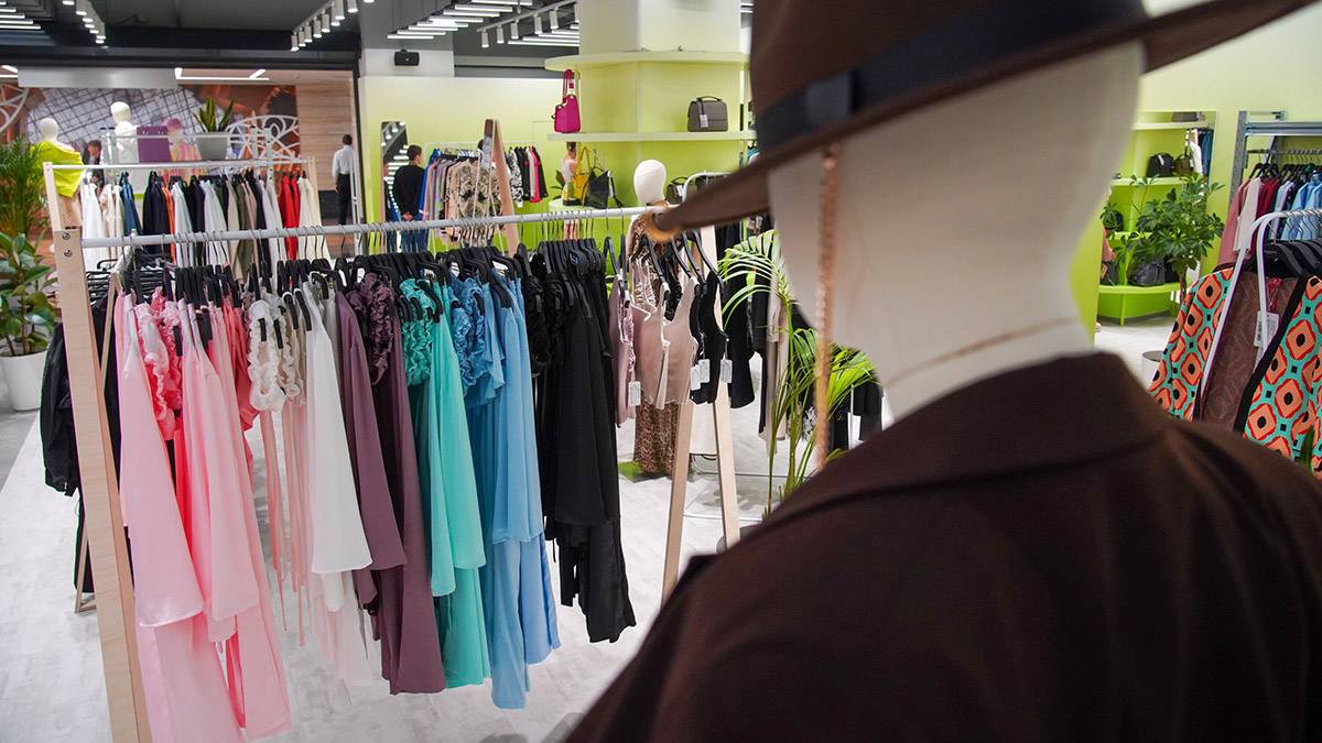ФАС: Цены на импортированную в Россию одежду снижаются до 50 процентов