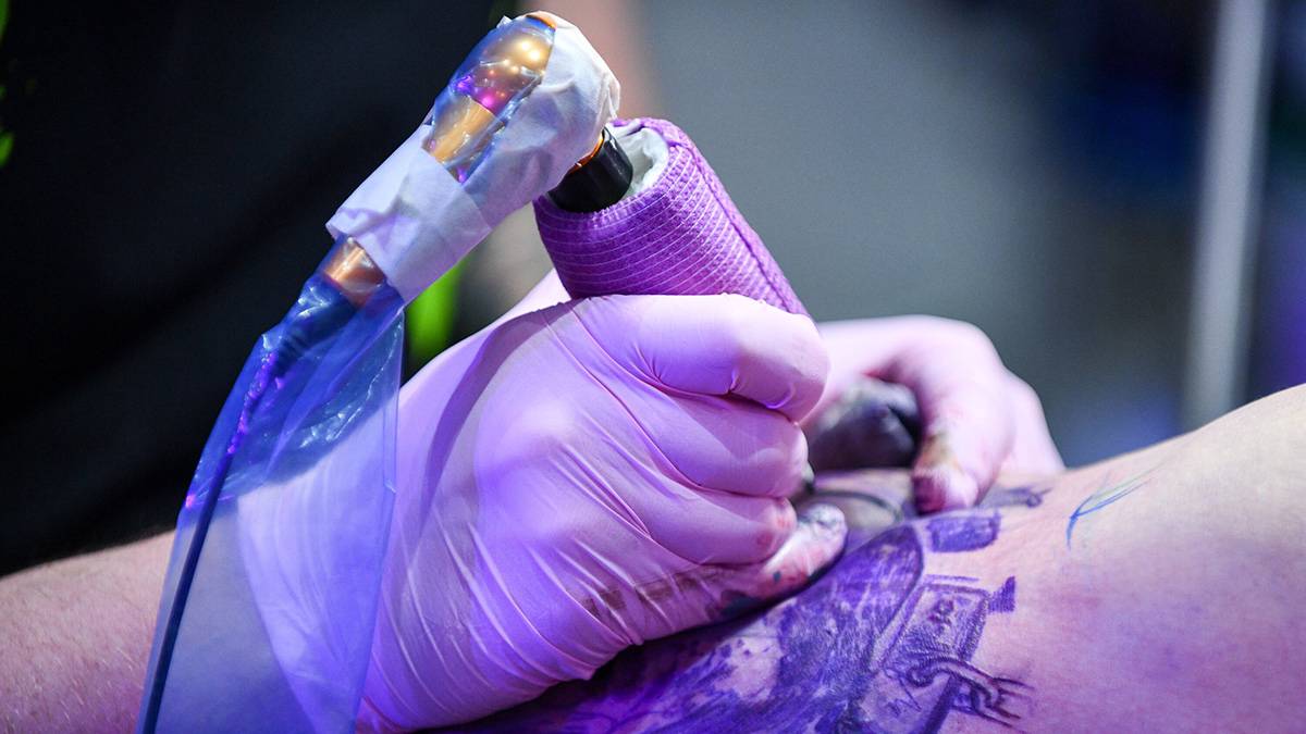 Врач Мухина заявила, что татуировки могут привести к проблемам с лимфоузлами 