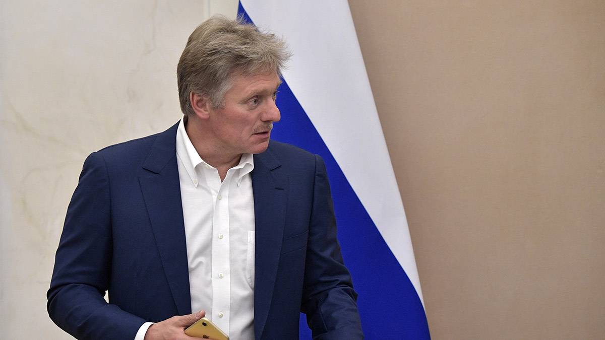 Песков назвал обычным рабочим процессом критику Путина в адрес Мантурова