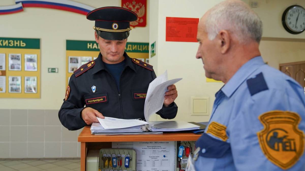 Росгвардия проверила системы безопасности в школах Москвы перед 1 сентября