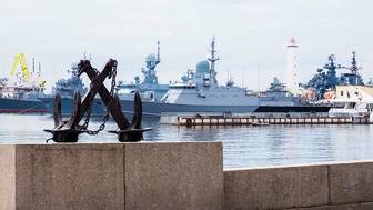 Мичман спас мужчину из затопленной машины в Кронштадте