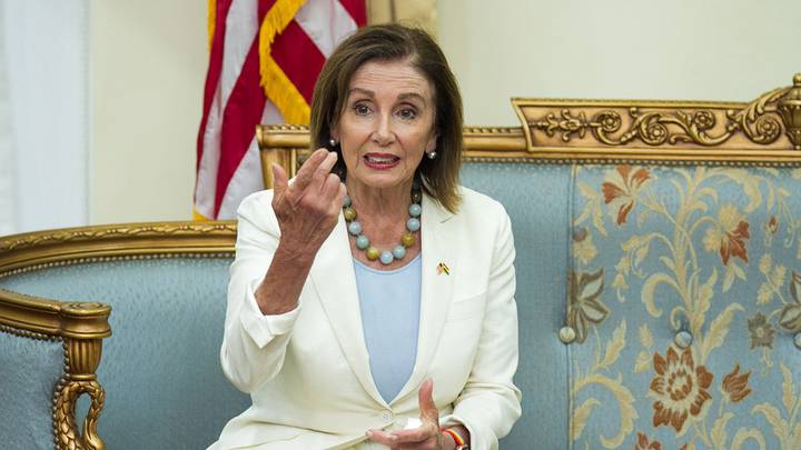 Хиролог Акимов рассказал, что скрывают линии на ладонях у знаменитостей