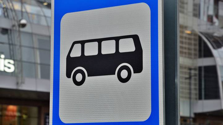 Место высадки пассажиров автобусов перенесли на Болотной площади