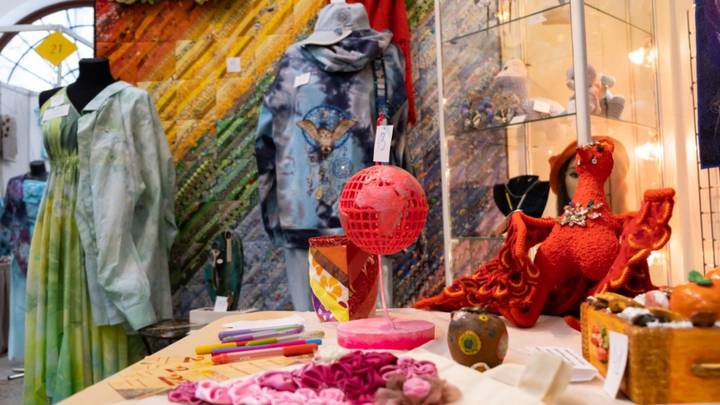 Выпускники творческих акселераторов центра «Моя карьера» представили свои работы в Московском доме художника