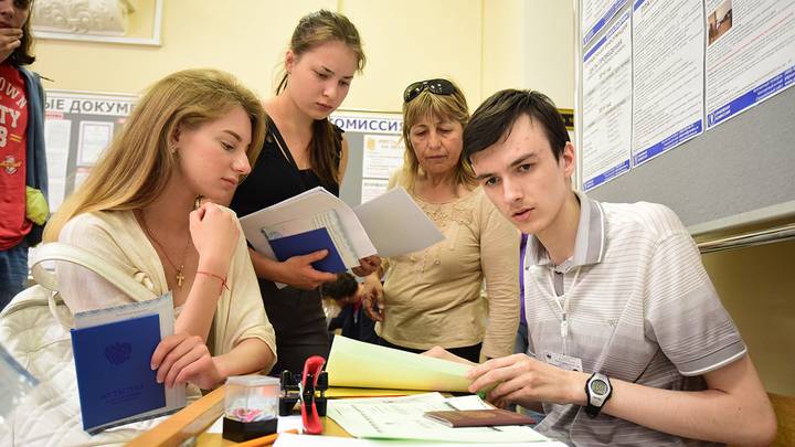 Правительство РФ упростило механизм подачи документов для поступления в вузы