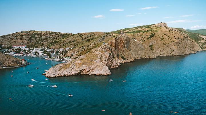 Отели Крыма бесплатно продлят пребывание туристов на сутки из-за закрытия моста