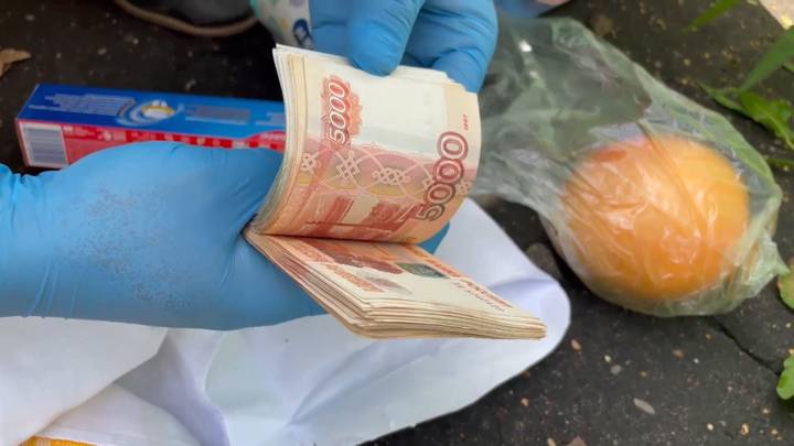 Мошенники выманили у 80-летней старушки 300 тысяч рублей