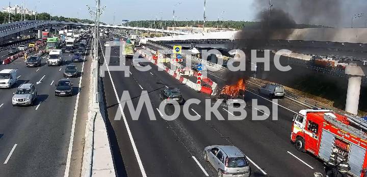 Машина загорелась на 77-м километре МКАД