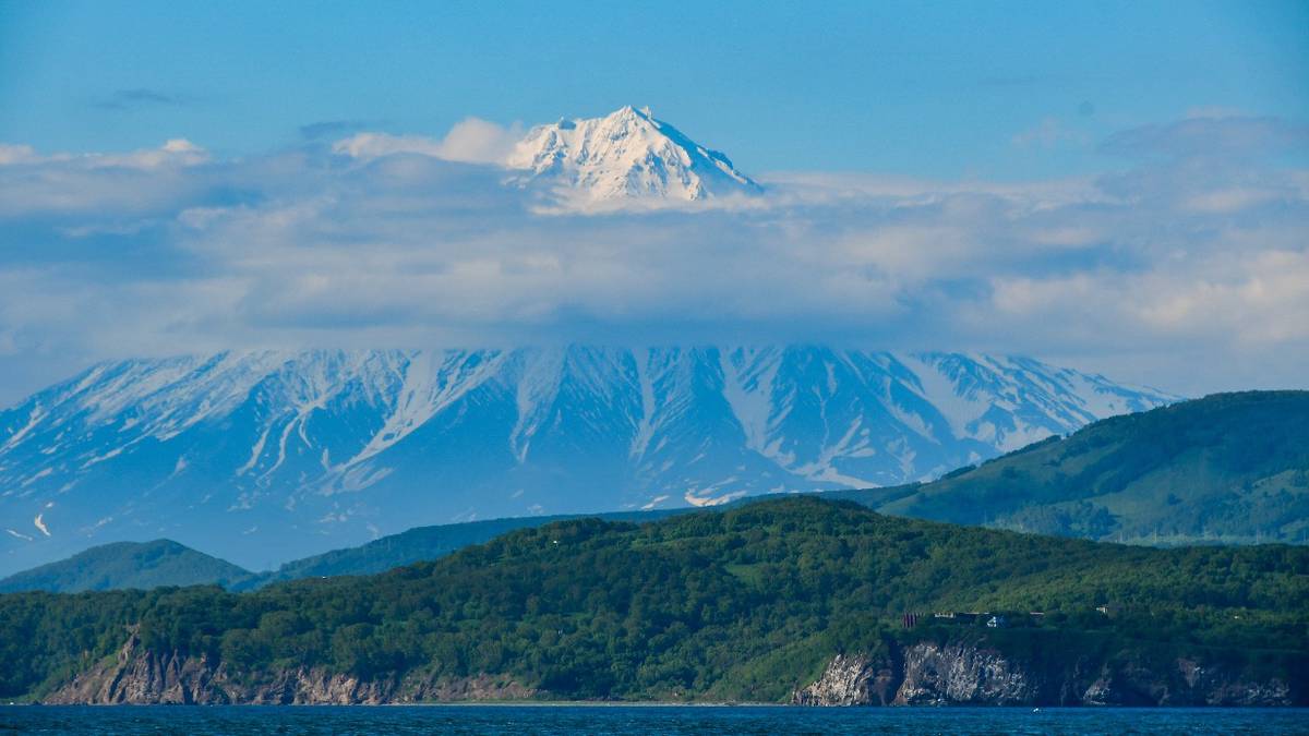 СК назвал причину гибели туристов на Ключевском вулкане на Камчатке