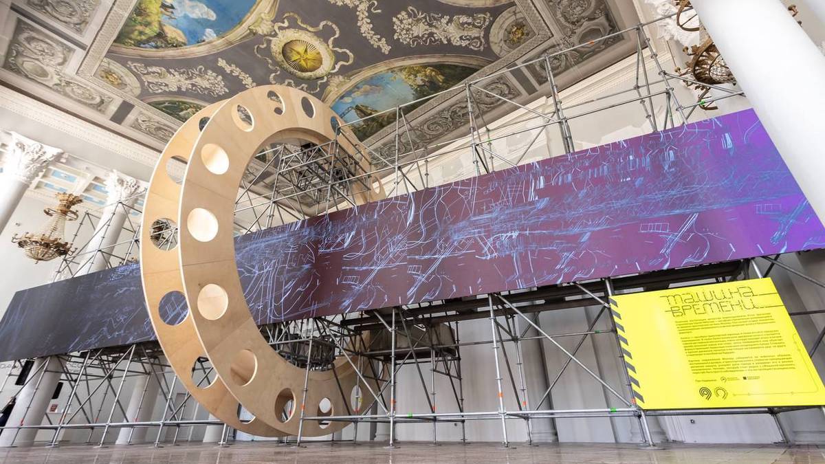 Инсталляцию «Машина времени» открыл Музей транспорта Москвы в честь Дня города
