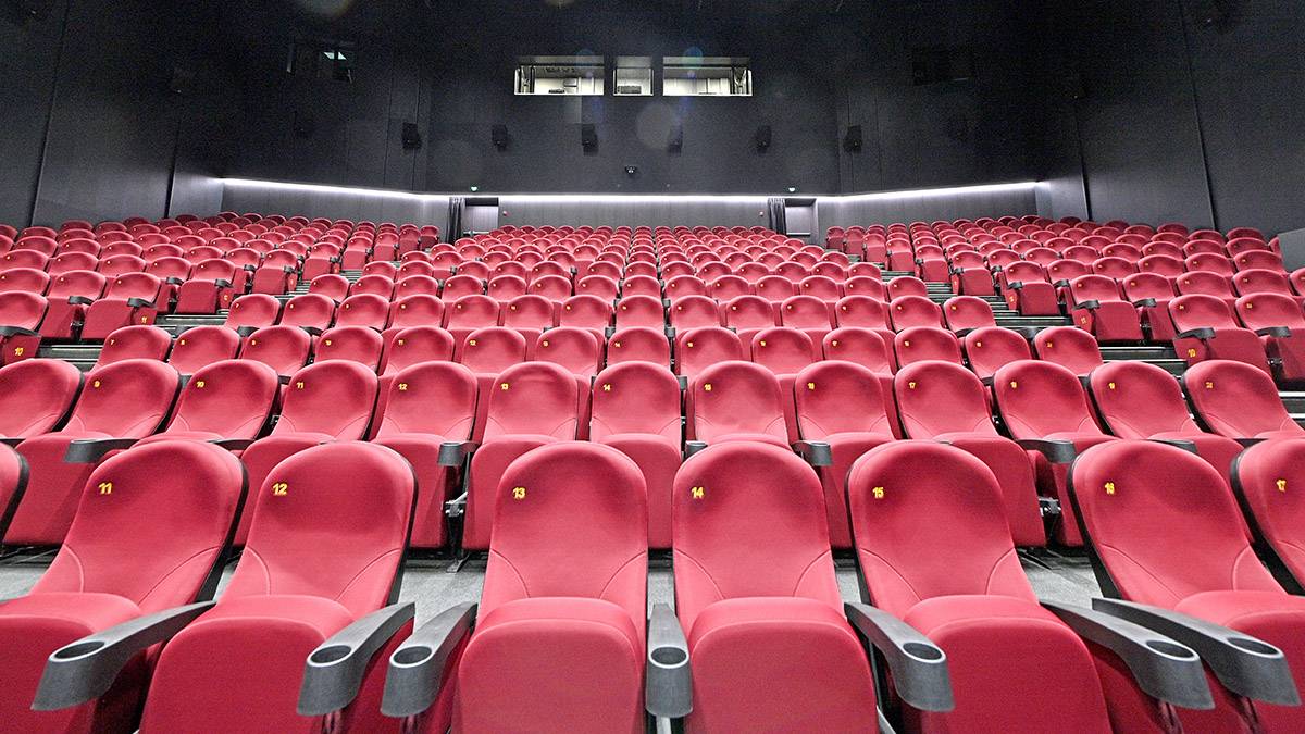 Толстой: Российские кинотеатры преодолели кризис