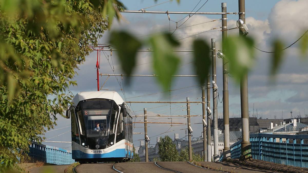 Москвичам рассказали об интересных трамвайных маршрутах над реками столицы