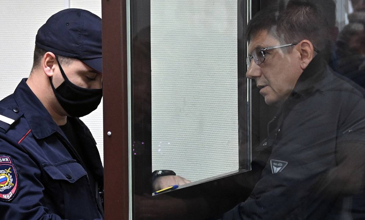 Бывшего директора футбольной академии «Чертаново» приговорили к трем годам колонии за мошенничество