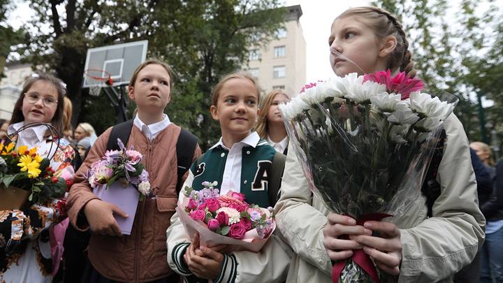 И все-таки они будут ждать: большинство россиян помнят имена своих первых учителей