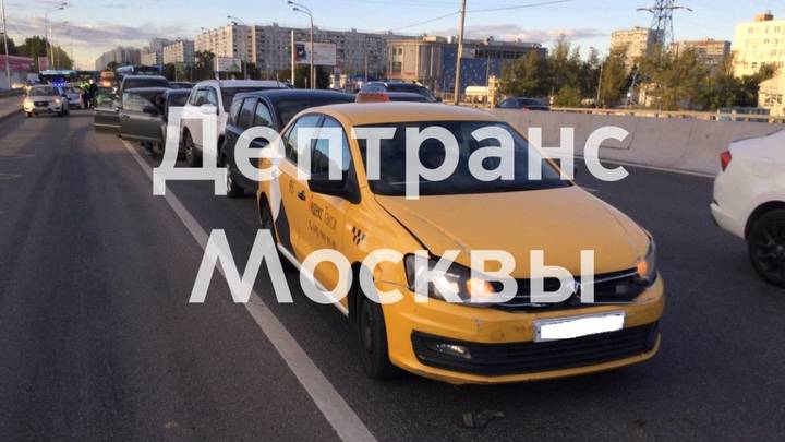 Семь автомобилей столкнулись на Алтуфьевском шоссе