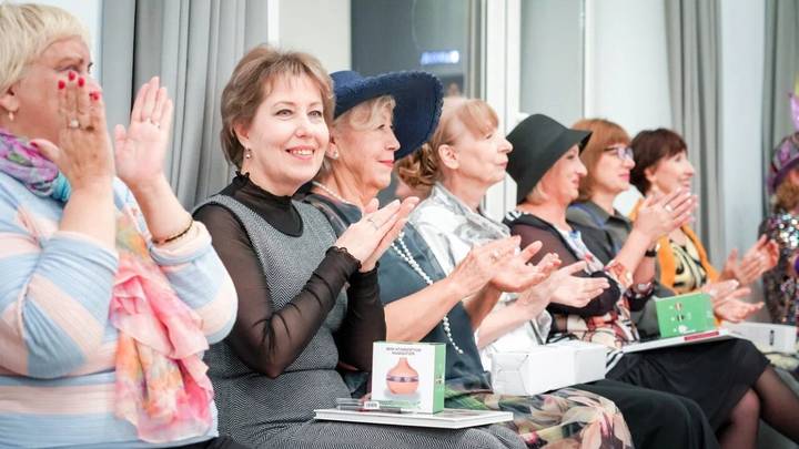Конкурс «Серебряная королева» продолжается: в центрах московского долголетия стартовал окружной этап