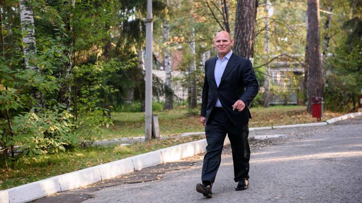 «Мать сожгла мою форму»: борец Александр Карелин — о начале карьеры, скандалах и политике 