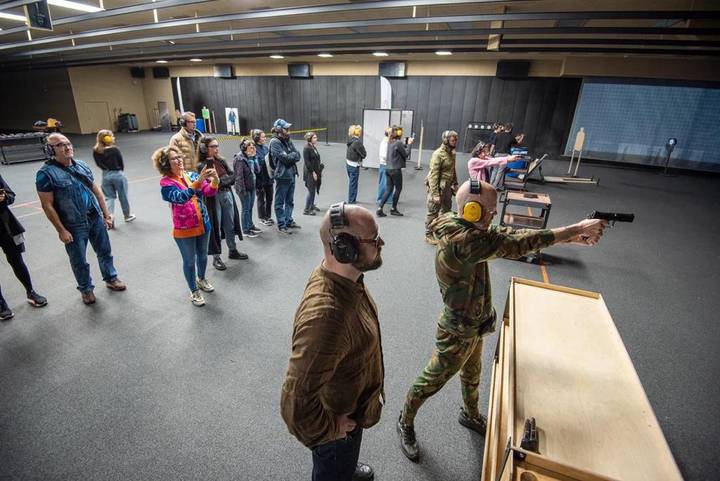 Стрелковый клуб открыл свои двери для профессионалов, любителей и охотников