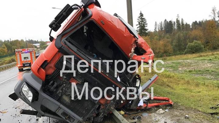 Два автомобиля столкнулись в поселении Михайлово-Ярцевском