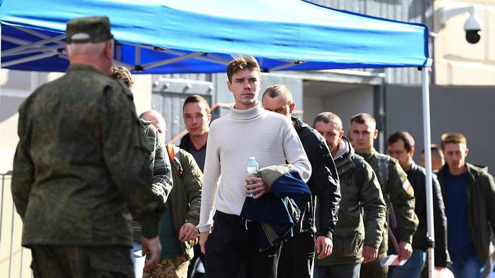 Мобилизованные москвичи и добровольцы продолжают прибывать на временные пункты