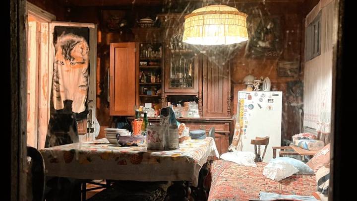 Такой дачный интерьер с абажуром Павел «подглядел» у соседей по Кратово