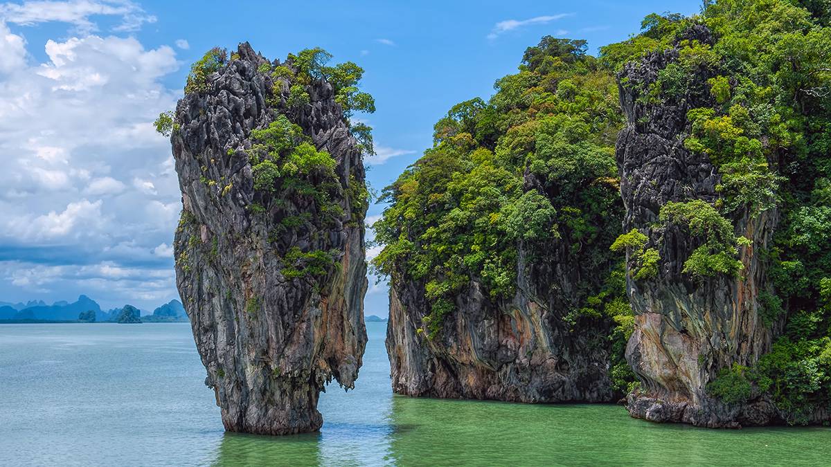 Местные жители нашли пещеру из легенды о титанах в Таиланде