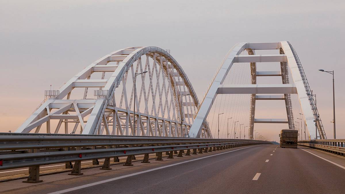 Минтранс объявил о возобновлении автомобильного движения по Крымскому мосту