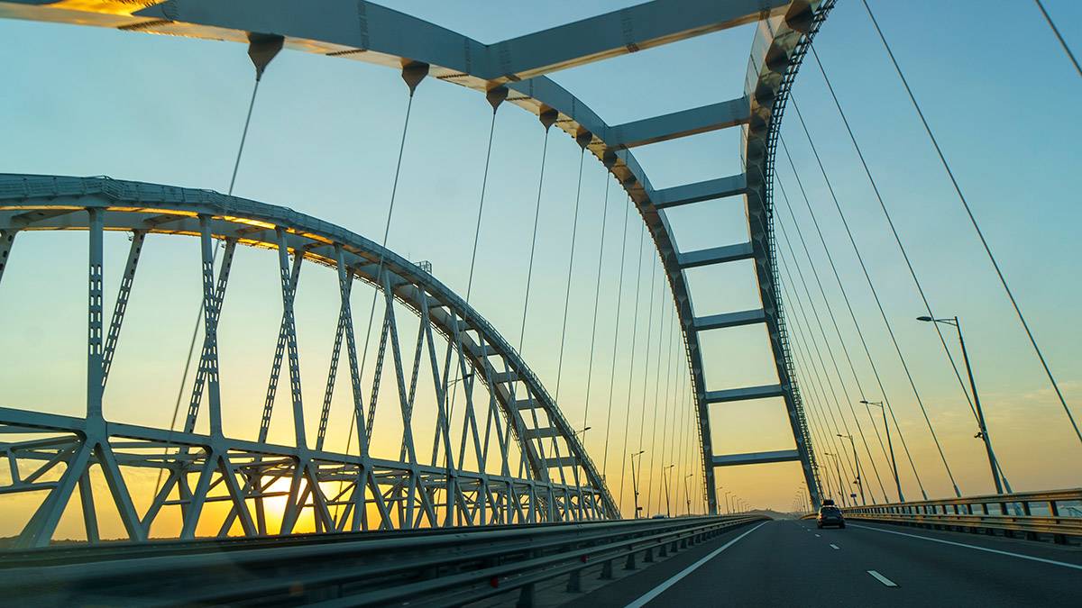 Автомобильная пробка на подъезде к Крымскому мосту сократилась до семи километров