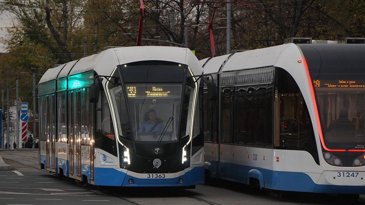 Трамваи № 17 задерживаются на Енисейской улице и улице Менжинского
