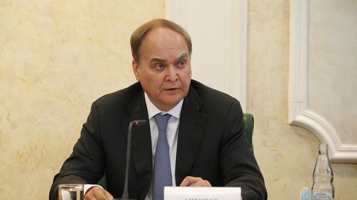 Посол РФ Антонов назвал новые санкции США неоправданным политизированным шагом
