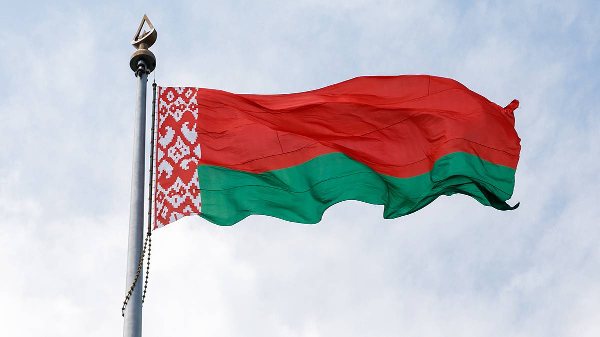 МЧС Белоруссии: Два человека пострадали при обрушении пролета моста через Неман