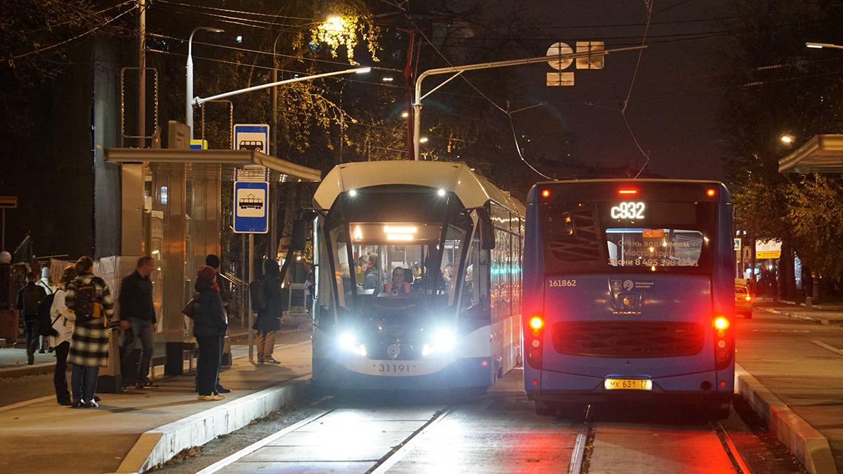 Трамваи ряда маршрутов задерживаются у станций метро «Комсомольская» и «Сокольники»