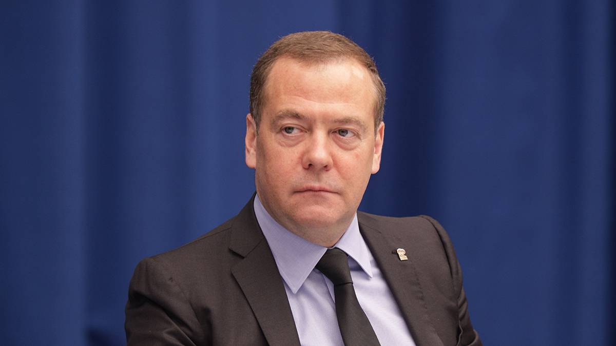 «Позорная слабость»: Медведев оценил решение ФРГ не называть Путина президентом