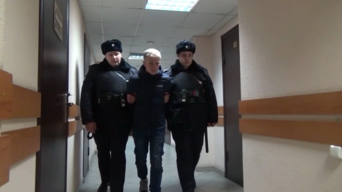 Молодой человек украл у знакомого 100 тысяч рублей